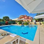 Apartment Dalmatina Mit Pool Fuer 4-1 Personen By Interhome Zadar