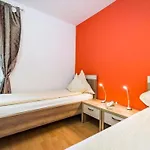 Apartment Dalmatina Mit Pool Fuer 4-1 Personen By Interhome Zadar