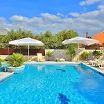 Dalmatina Mit Pool Fuer 4-1 Personen By Interhome