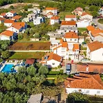 Dalmatina Mit Pool Fuer 4-1 Personen By Interhome Apartman