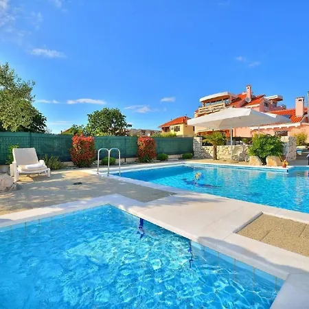 Dalmatina Mit Pool Fuer 4-1 Personen By Interhome アパート