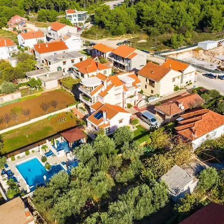 Lägenhet Dalmatina Mit Pool Fuer 4-1 Personen By Interhome *