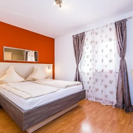 Dalmatina Mit Pool Fuer 4-1 Personen By Interhome Zadar