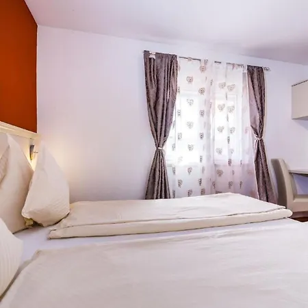 Lägenhet Dalmatina Mit Pool Fuer 4-1 Personen By Interhome Zadar